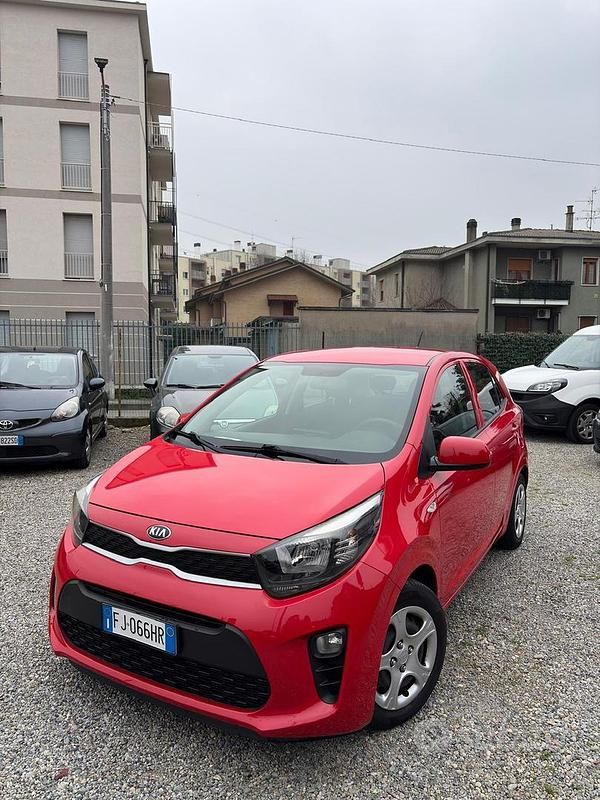 Usata Kia Picanto Active 67 CV (49 kW) 2017 Rosso Utilitaria