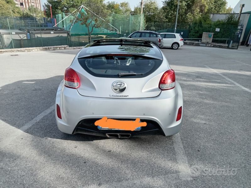 Usata Hyundai Veloster 150 CV (110 kW) 2011 Grigio Utilitaria