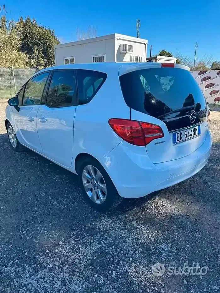 Usata Opel Meriva 95 CV (69 kW) 2011 Bianco Monovolume