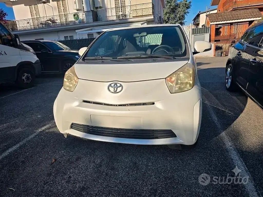 Usata Toyota iQ 68 CV (50 kW) 2010 Bianco Utilitaria