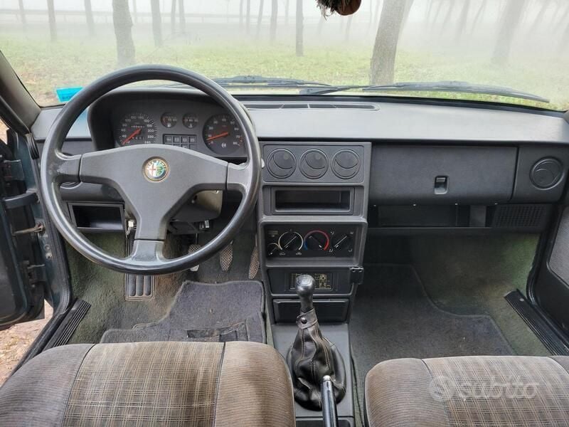 Usata Alfa Romeo 33 129 CV (94 kW) 1991 Verde Berlina