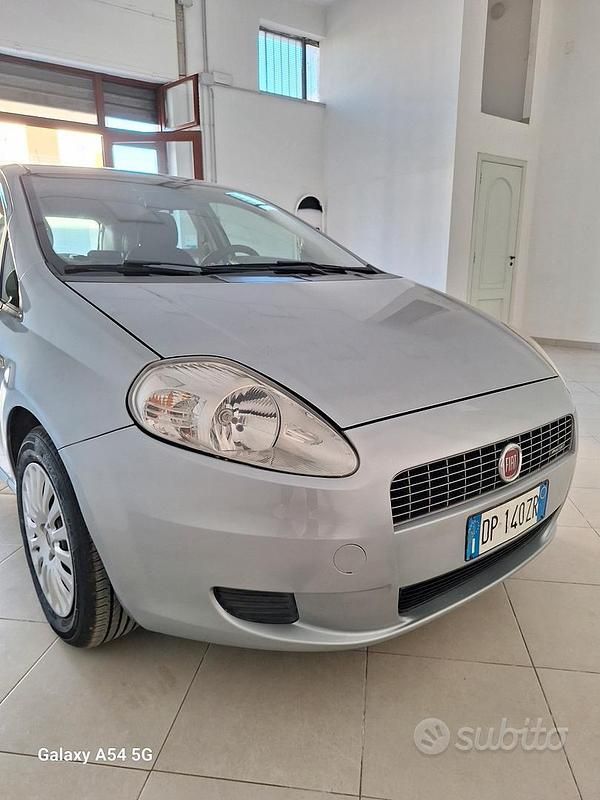 Usata Fiat Grande Punto 75 CV (55 kW) 2008 Grigio Utilitaria