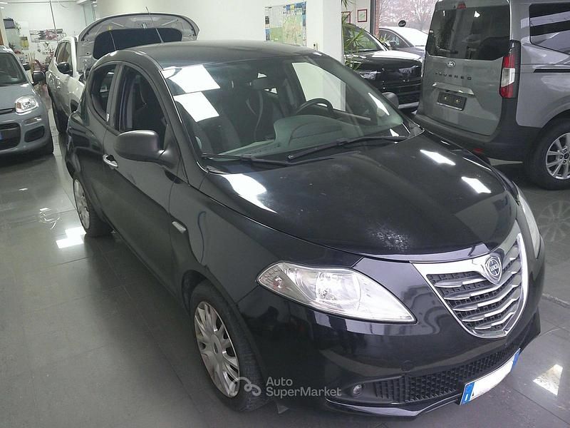 Usata Lancia Ypsilon Silver 69 CV (50 kW) 2014 Nero Utilitaria