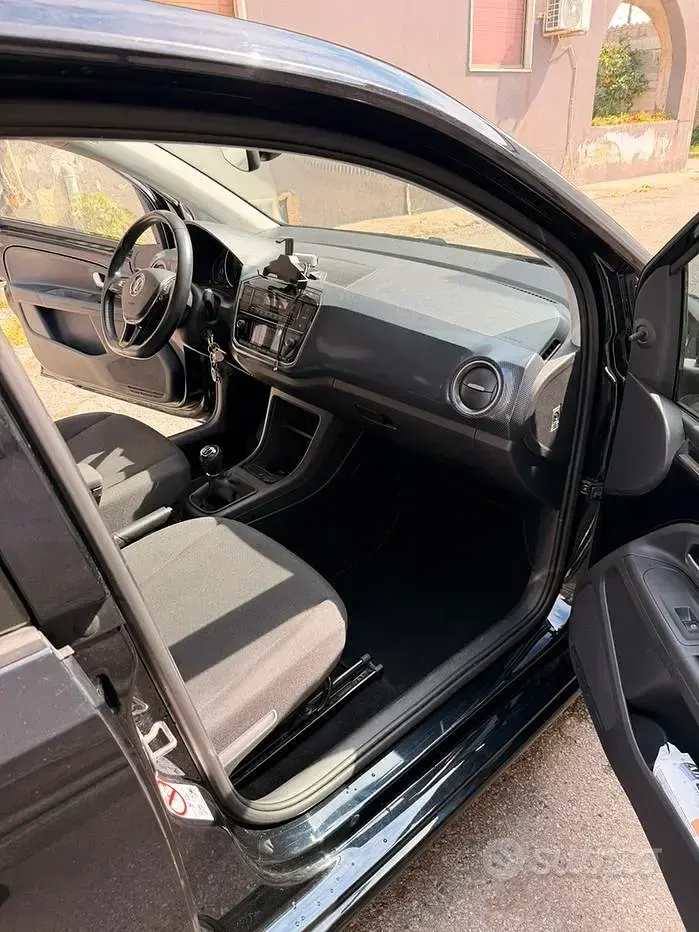 Usata VW up! 65 CV (47 kW) 2022 Nero Utilitaria