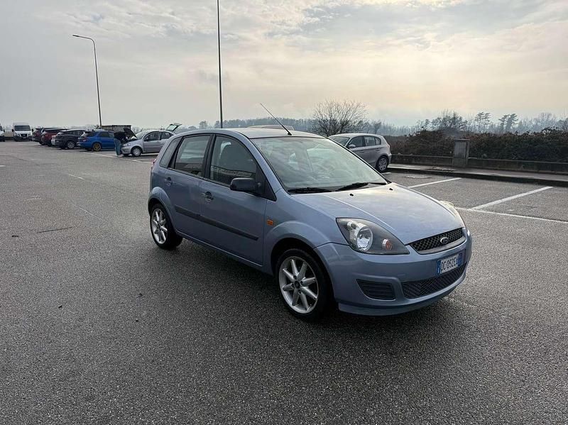 Usata Ford Fiesta Collection 75 CV (55 kW) 2006 Blu/azzurro Berlina