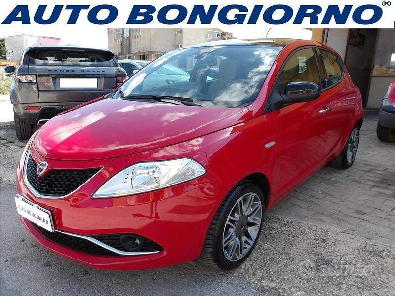 Usata Lancia Ypsilon Gold 85 CV (62 kW) 2016 Rosso Utilitaria