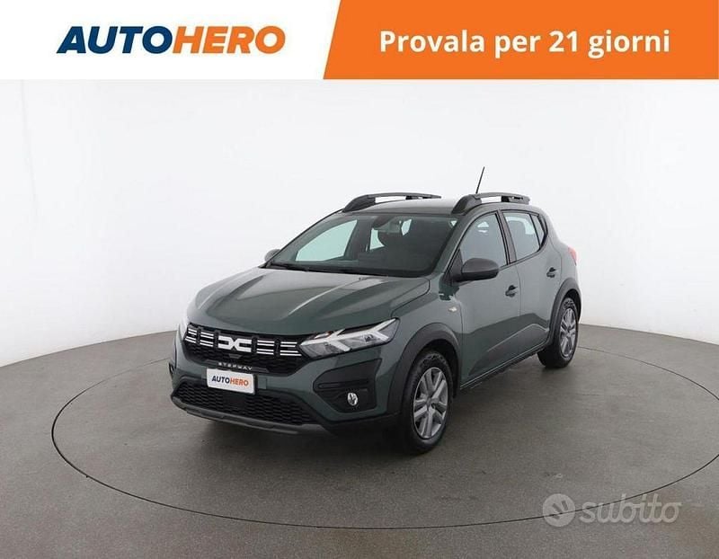 Verde Usata 2023 Dacia Sandero Expression Tre volumi | 14.799 € (Buon prezzo) - Immagine 1/2