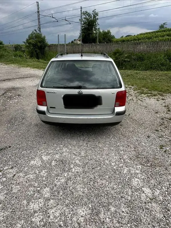 Usata VW Passat 125 CV (91 kW) 2000 Grigio Station wagon