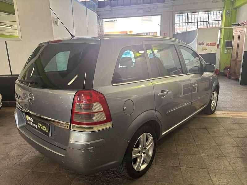 Usata Opel Zafira Cosmo 125 CV (91 kW) 2011 Argento Monovolume