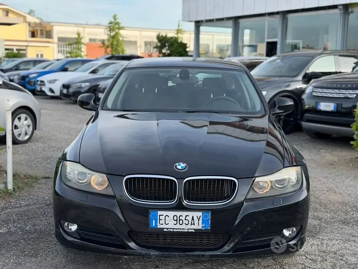 Usata BMW 318 143 CV (105 kW) 2010 Nero Berlina