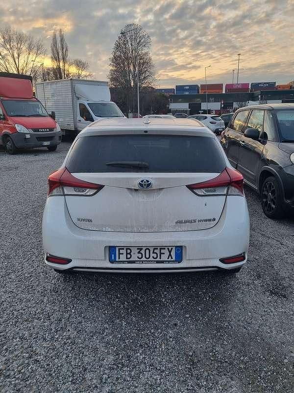 Usata Toyota Auris Hybrid Lounge 99 CV (72 kW) 2015 Berlina