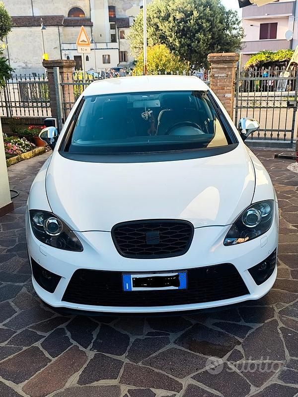 Usata Seat Leon 105 CV (77 kW) 2010 Bianco Utilitaria
