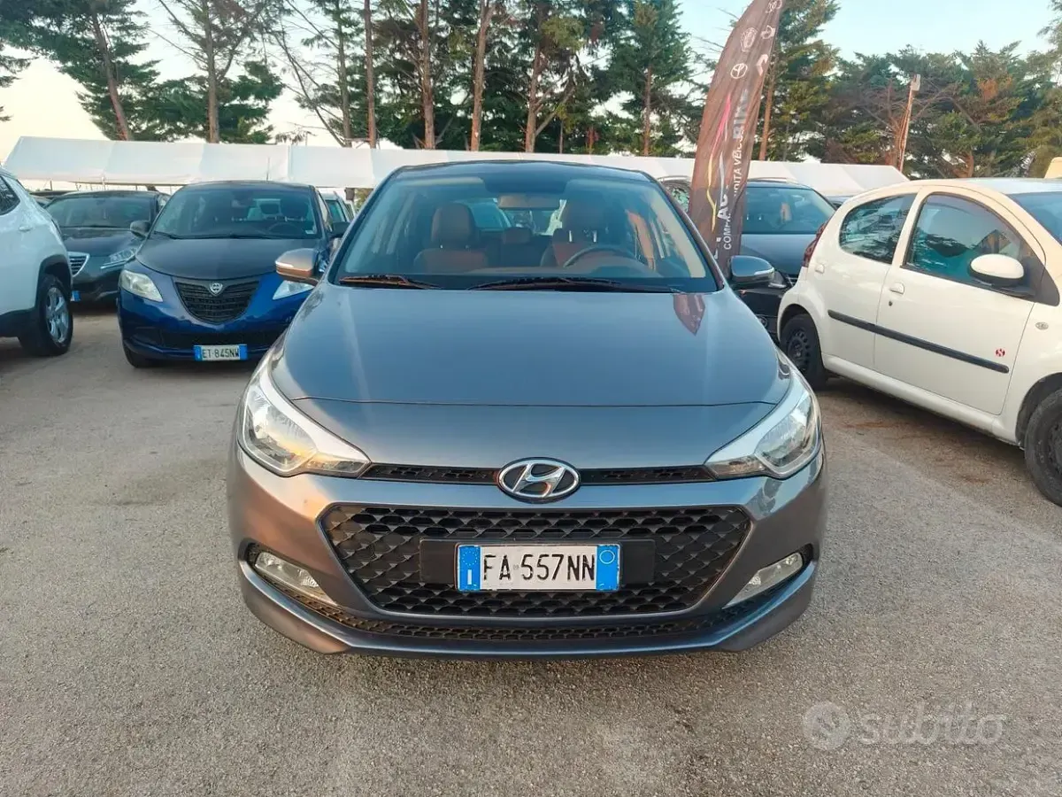 Usata Hyundai i20 Comfort 84 CV (61 kW) 2015 Grigio Berlina