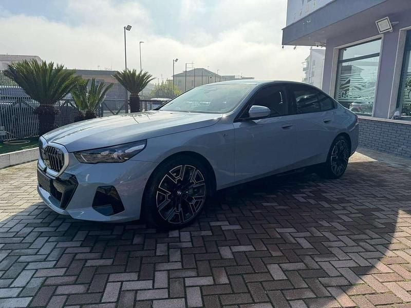 Usata BMW 540 M Sport 303 CV (222 kW) 2025 Grigio Berlina