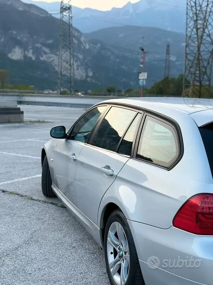 Usata BMW 318 143 CV (105 kW) 2009 Grigio Station wagon