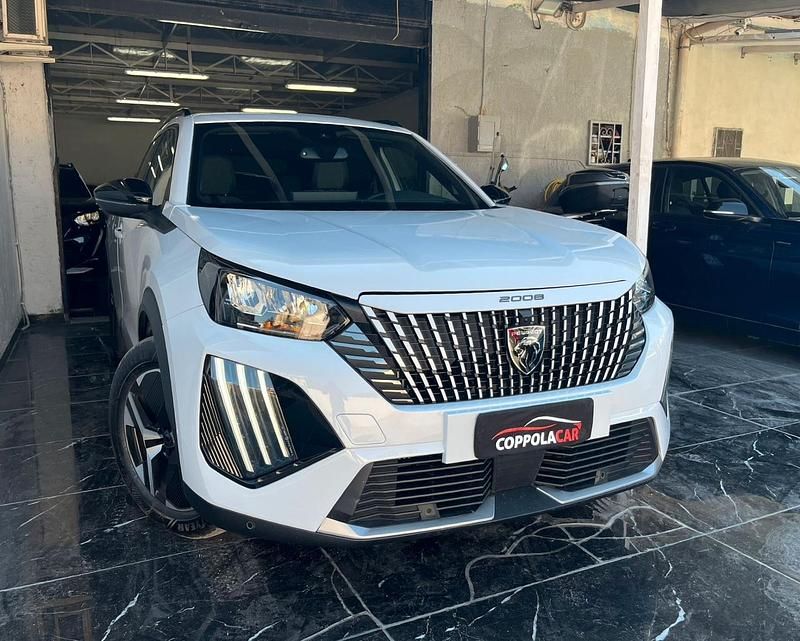 Usata Peugeot 2008 Allure 130 CV (95 kW) 2023 Bianco SUV