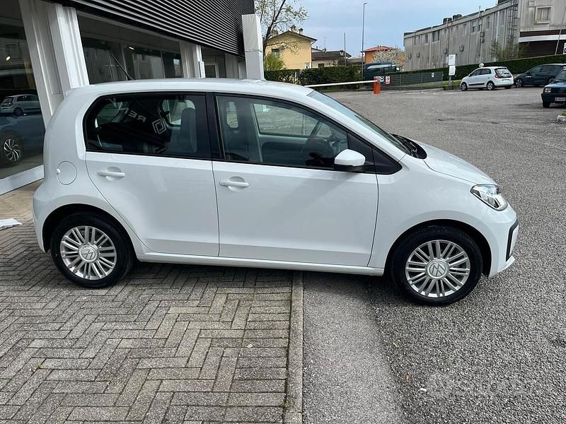 Usata VW up! Move 65 CV (47 kW) 2022 Bianco Utilitaria