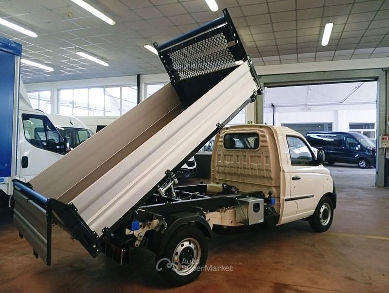 Nuova Piaggio Porter 101 CV (74 kW) 2025 Bianco