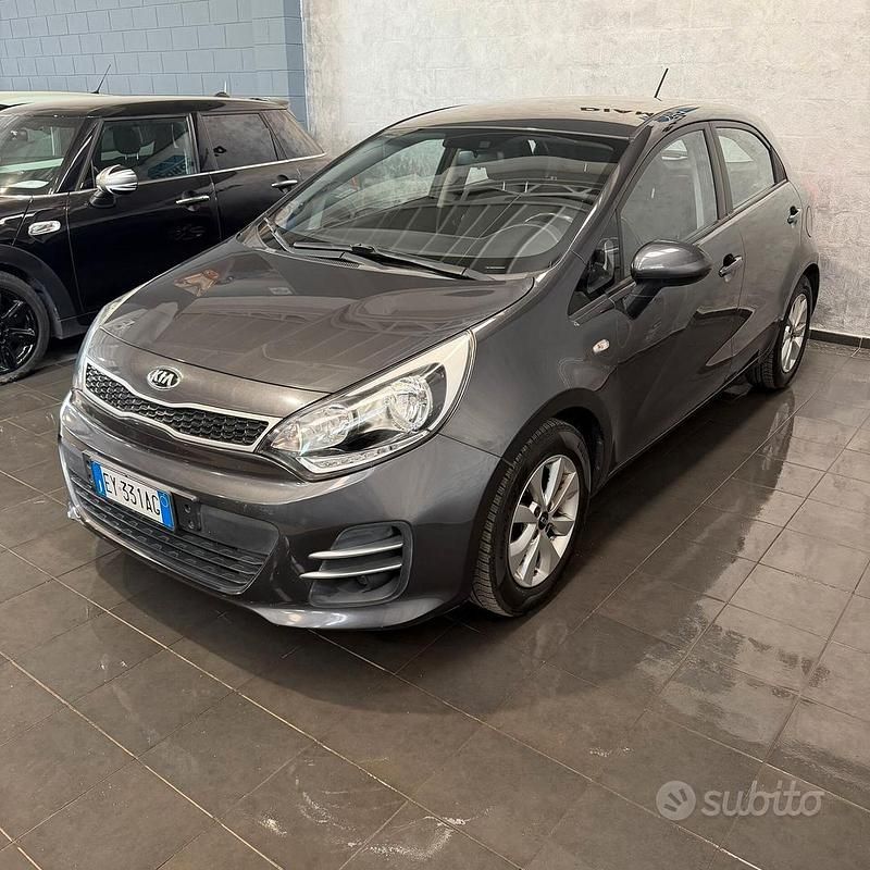 Usata Kia Rio 75 CV (55 kW) 2015 Grigio Berlina