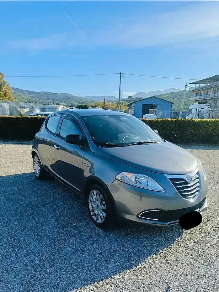 Usata Lancia Ypsilon 69 CV (50 kW) 2012 Grigio Utilitaria