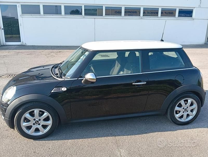 Usata Mini Cooper 112 CV (82 kW) 2010 Nero Utilitaria