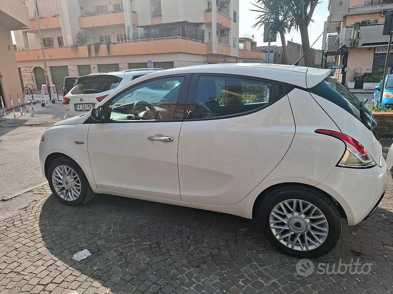 Usata Lancia Ypsilon 69 CV (50 kW) 2015 Utilitaria