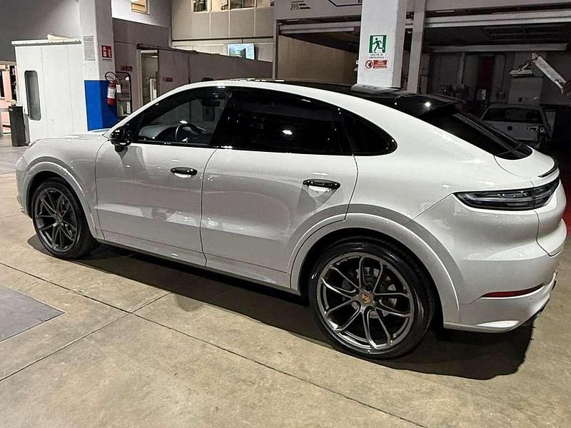 Usata Porsche Cayenne Turbo 450 CV (330 kW) 2023 Grigio SUV