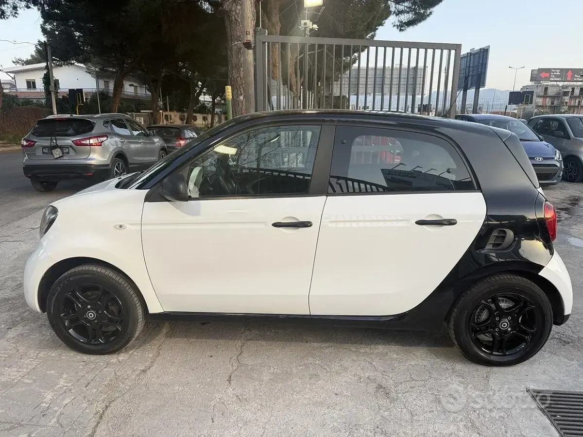 Begagnad Smart ForFour Passion 71 HK (52 kW) 2016 Vit Halvkombi