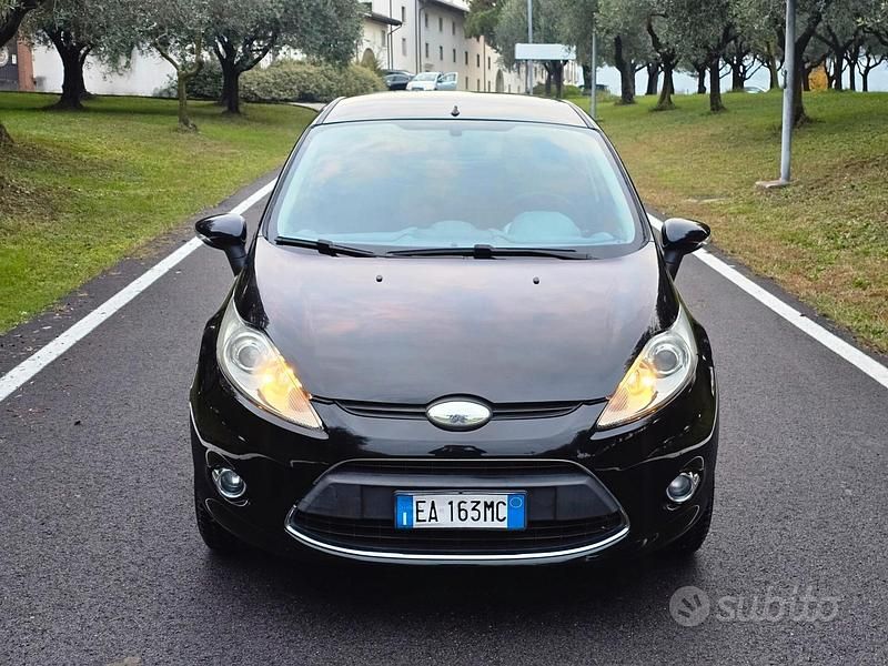 Usata Ford Fiesta 92 CV (67 kW) 2009 Nero Berlina
