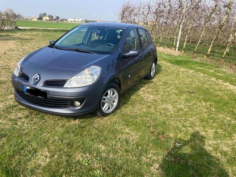 Usata Renault Clio II Luxe 86 CV (63 kW) 2006 Blu/azzurro Berlina