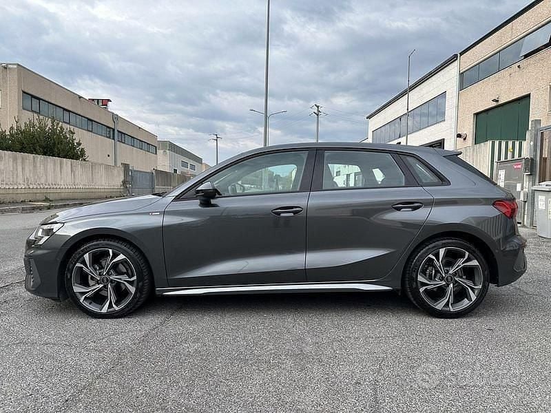 Usata Audi A3 S-Line 150 CV (110 kW) 2024 Grigio Berlina