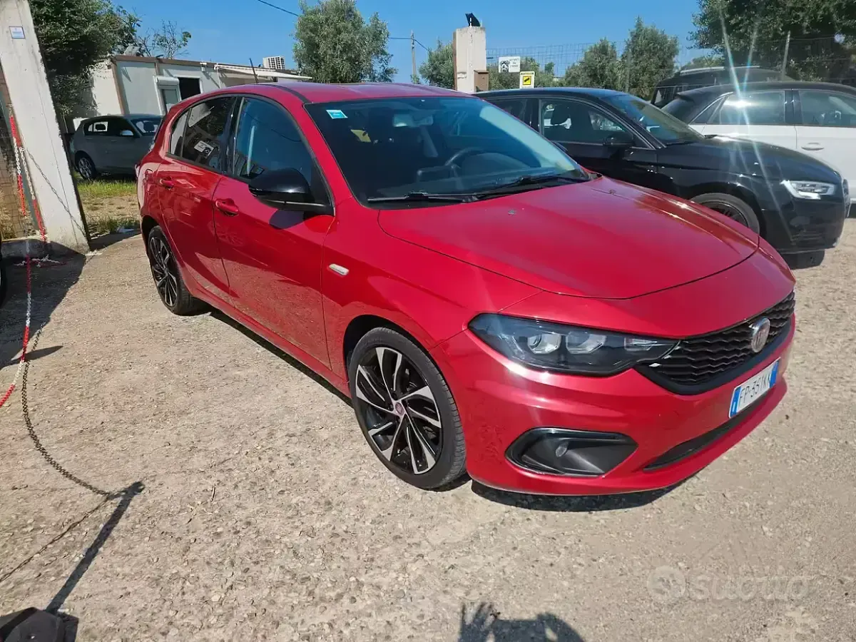 Usata Fiat Tipo Lounge 120 CV (88 kW) 2018 Rosso Berlina