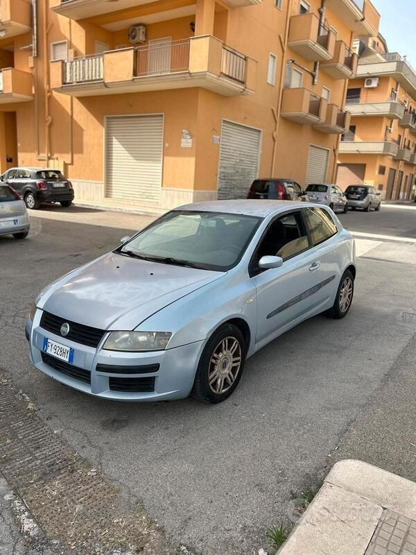 Usata Fiat Stilo Dynamic 116 CV (85 kW) 2003 Blu Berlina