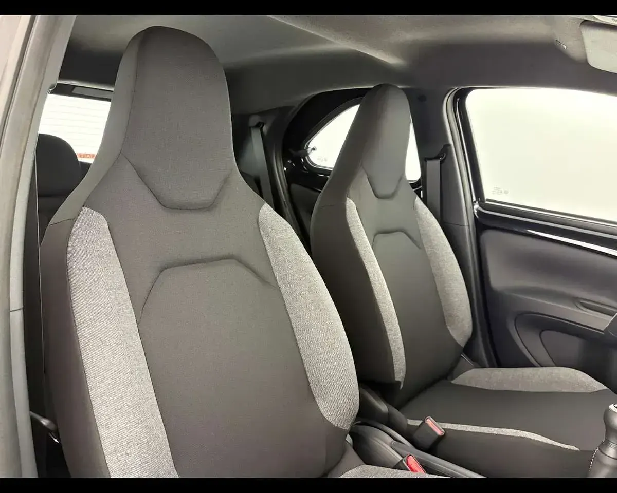 Nuova Toyota Aygo X Active 72 CV (52 kW) 2025 Black met SUV