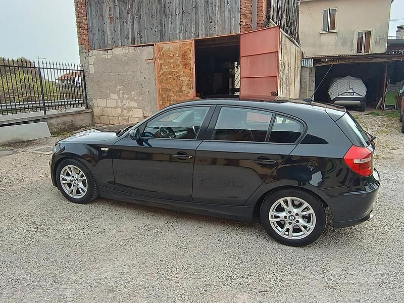 Usata BMW 120 177 CV (130 kW) 2007 Nero Utilitaria