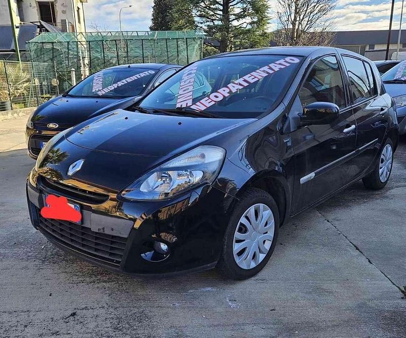 Usata Renault Clio II Dynamique 75 CV (55 kW) 2011 Nero Berlina