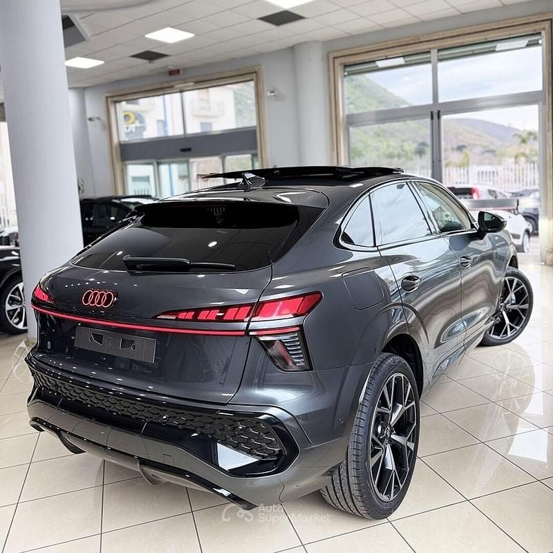 Nuova Audi Q3 Sportback Design 150 CV (110 kW) 2026 Gray SUV