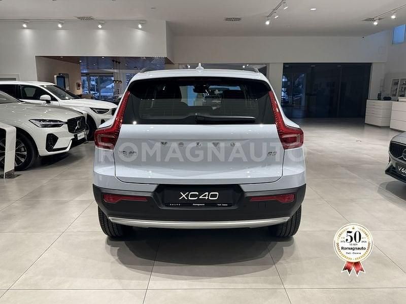 Nuova Volvo XC40 Plus 163 CV (119 kW) 2025 Bianco SUV