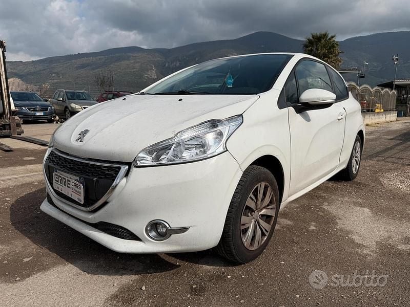 Usata Peugeot 208 82 CV (60 kW) 2015 Bianco Utilitaria