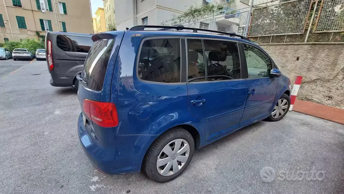 Usata VW Touran 105 CV (77 kW) 2013 Bluazzurro Monovolume