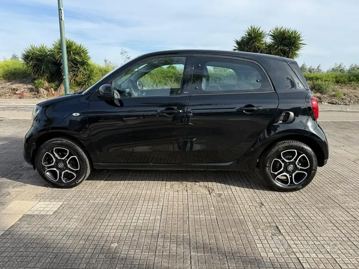 Usata Smart ForFour Prime 71 CV (52 kW) 2018 Nero Utilitaria