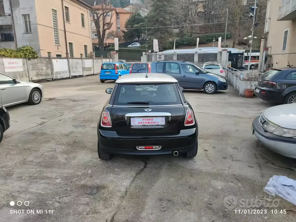 Usata Mini Cooper D 111 CV (81 kW) 2011 Nero Utilitaria