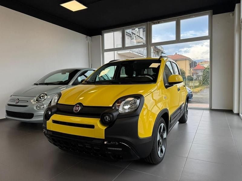 Usata Fiat Panda Cross Cross 70 CV (51 kW) 2025 Verde Utilitaria