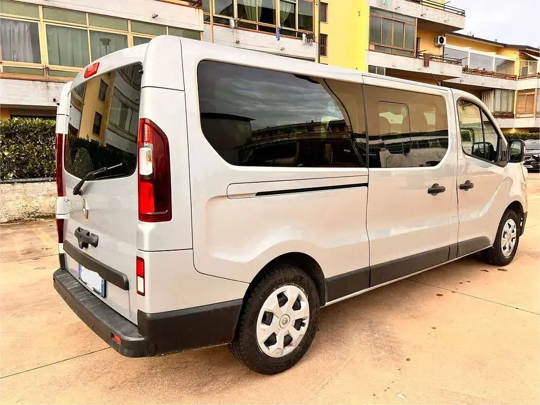 Usata Renault Trafic 110 CV (80 kW) 2023 Argento