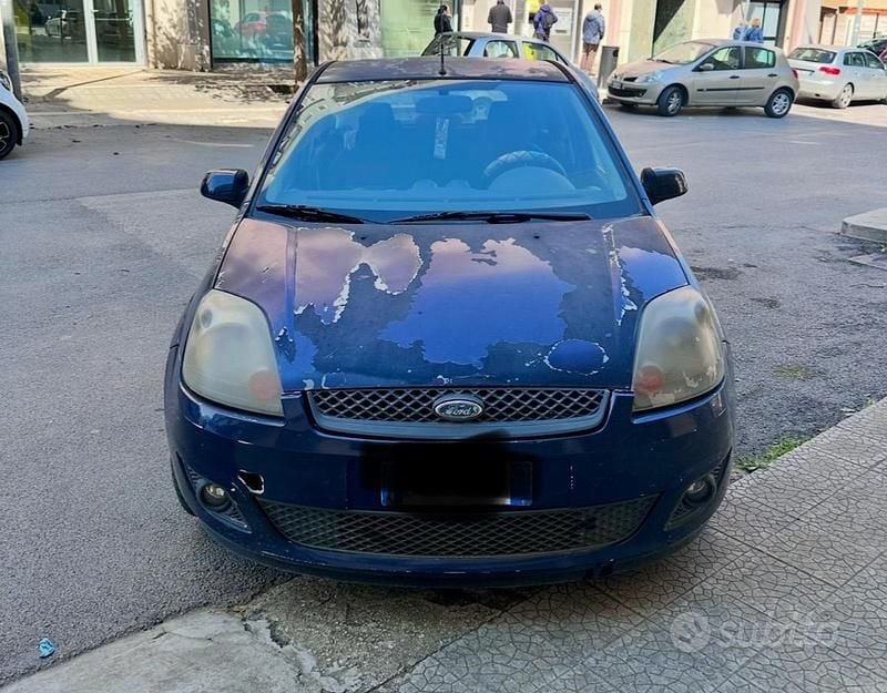 Usata Ford Fiesta 75 CV (55 kW) 2006 Blu Utilitaria