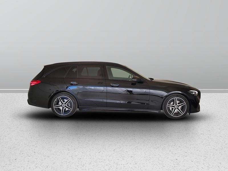 Usata Mercedes 220 Advanced 197 CV (144 kW) 2024 Nero Station wagon