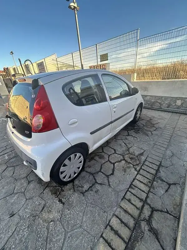 Usata Peugeot 107 Allure 68 CV (50 kW) 2010 Utilitaria