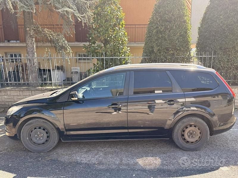 Usata Ford Focus Style 110 CV (80 kW) 2008 Nero Station wagon