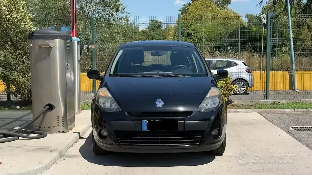Usata Renault Clio 75 CV (55 kW) 2012 Nero Utilitaria