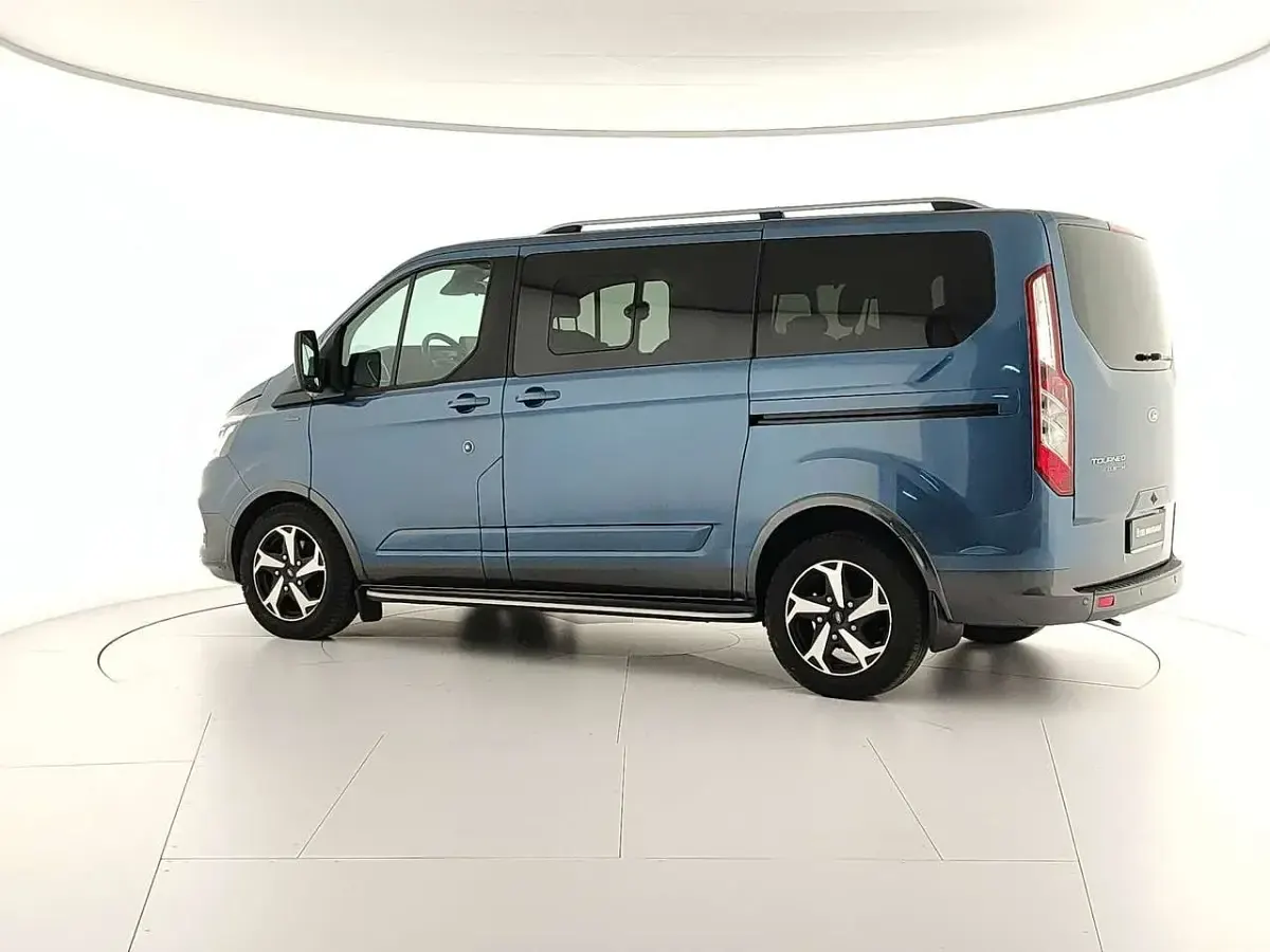 Usata Ford Tourneo Active 185 CV (136 kW) 2021 Blu/azzurro Monovolume